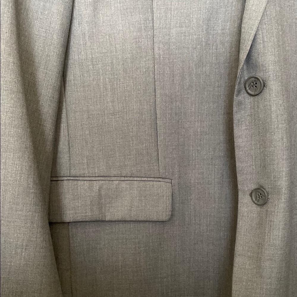Gray Wool-Blend Suit With Structured Shoulders - image 2